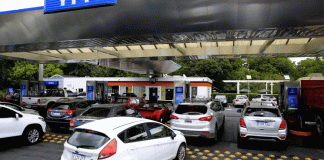 Desde el gobierno ordenaron no aplicar el 5% de aumento de combustible para YPF