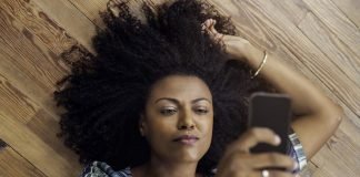 Siete consejos para subir una foto a tu aplicación para ligar, según una experta