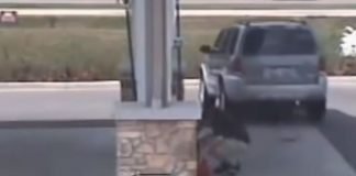 VIDEO: se distrae mientras carga nafta, pierde su auto y se vuelve viral