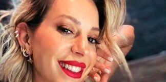 De blanco (escotadísima) y en botas, Noelia Marzol posó y se entregó al 2021