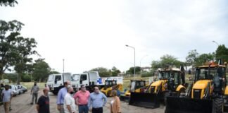 Gustavo Saadi concretó una nueva entrega de vehículos y máquinas