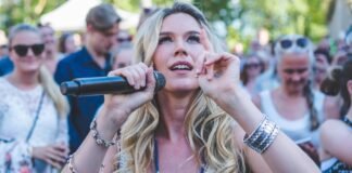 Joss Stone presentó a su hija en las redes