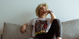 Mica Horubeigt presentó su nuevo single