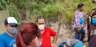 Rescatan a septuagenario de una zona montañosa