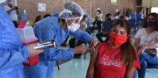 La Capital vacuna a personas con factores de riesgo crónico