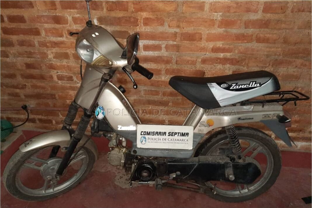 APREHENDEN A UN JOVEN Y RECUPERAN UNA MOTOCICLETA SUSTRAÍDA EN EL NORTE DE LA CAPITAL