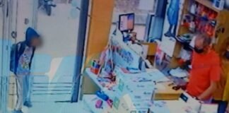Entró a una librería a pedir un lápiz para ir al colegio y le regalaron una bolsa con útiles