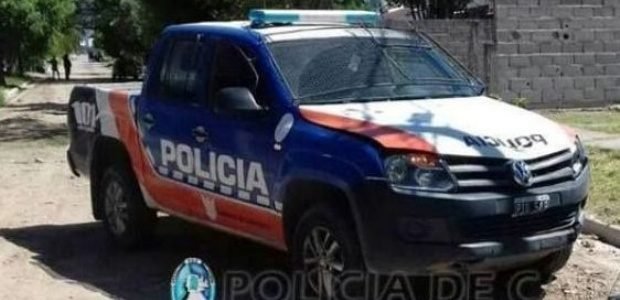 Grave: Denuncian a un policía y a dos hombres de retenerla en una casa