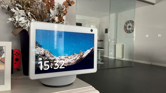 Echo Show 10: Amazon reinventa su altavoz inteligente con pantalla por completo y te va a encantar