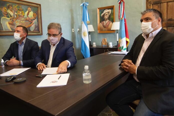 Jalil firmó convenio con Nación para construir más viviendas en Fiambalá y Andalgalá