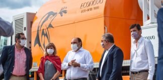 Raúl Jalil entregó un camión fumigador a la Municipalidad de la Capital