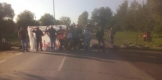 Tabacaleros cortan la ruta 64, en Los Altos