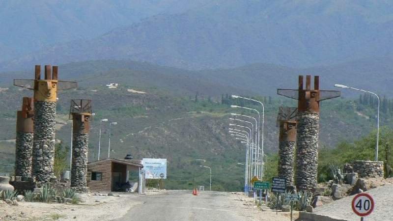 Tras la situación grave epidemiológica de Andalgalá solo viajo el Jefe de Policía y aun ningún de los ministros del Gobierno