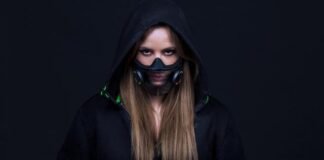 Xupermask, la mascarilla inteligente diseñada por el rapero will.i.am con filtros HEPA y auriculares incluidos
