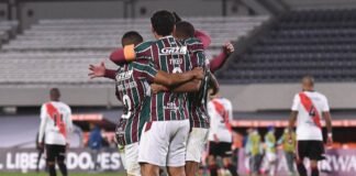 Cumpleaños ¿feliz?: River perdió con Fluminense pero lo salvó Junior