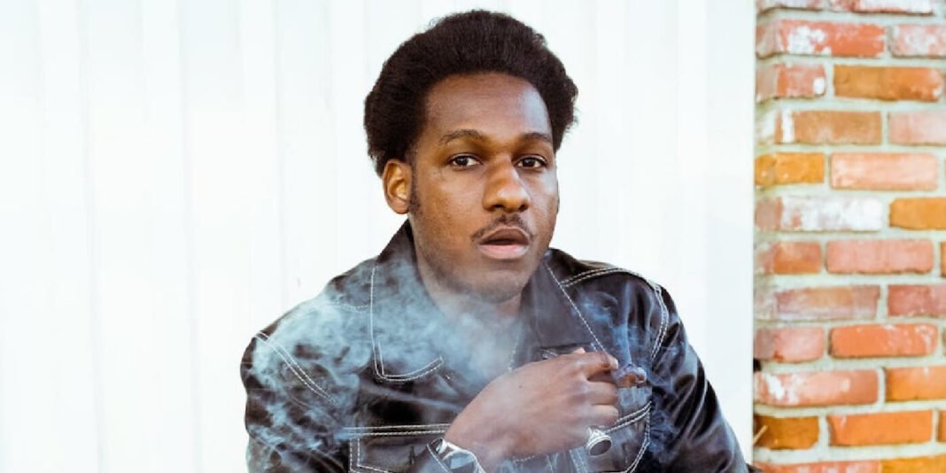 Leon Bridges anunció el lanzamiento de su nuevo disco con video dirigido por Anderson