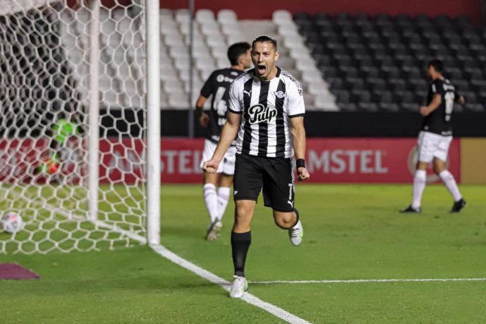 Newells perdió en Paraguay y puso un pie fuera de la Copa Sudamericana
