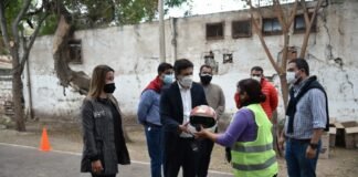 Entregaron cascos y chalecos reflectivos por el Día de la seguridad vial