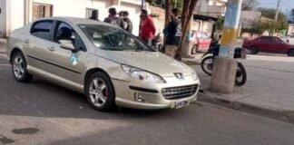 Motociclista sufrió lesiones al chocar con un automóvil