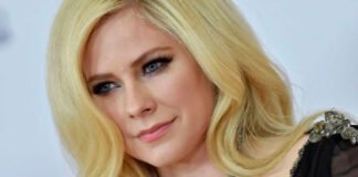 Avril Lavigne generó furor haciendo skate con Tony Hawk