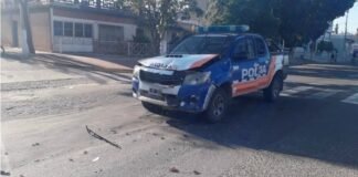 Móvil policial resultó dañado tras colisión en cadena