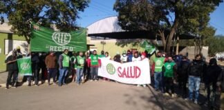 Empleados de Icaño volvieron a reclamar frente a la Municipalidad
