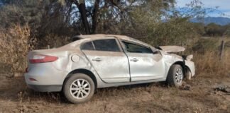 Volcó con su automóvil y salió ileso