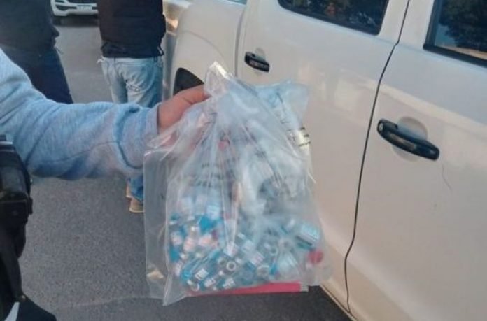 En un operativo antidrogas, secuestraron frascos de vacunas contra el COVID-19