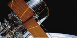 Un brazo robótico parecido al del Inspector Gadget se dirige a la Estación Espacial Internacional