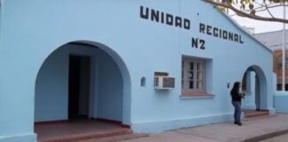 Indagan a un policía que apuntó con su arma a un civil y a colegas