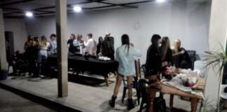 Notifican a 29 personas que celebraban un cumpleaños