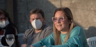 Precandidatos de Sentimos Catamarca junto a vecinos Juan Pablo Dusso, Maria de los Angeles Herr