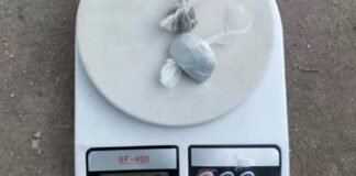 Un adolescente fue sorprendido con droga y llamaron a su padre