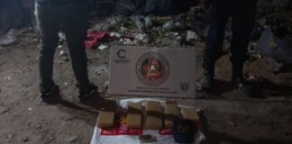 Tiran una bolsa con marihuana y huyen