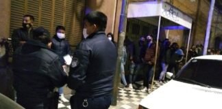 Policía con covid violó el aislamiento y fue descubierto tras chocar con su auto