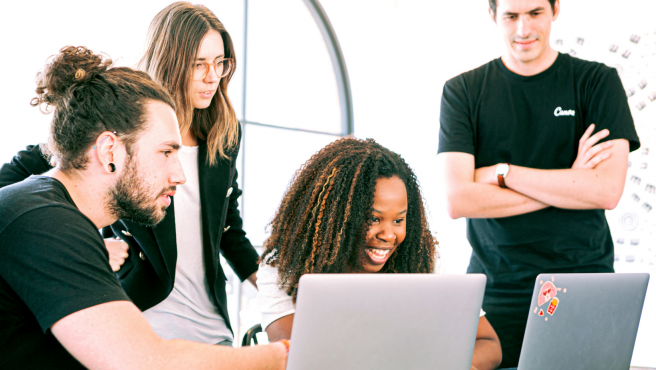 ¿Cómo ha evolucionado la docencia a través de la tecnología? Los profesores están empleando un nuevo modelo de aprendizaje