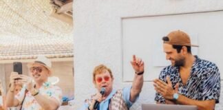 Elton John sorprendió con un show improvisado en un bar de Cannes