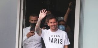Lionel Messi llegó a París para firmar su contrato con el PSG