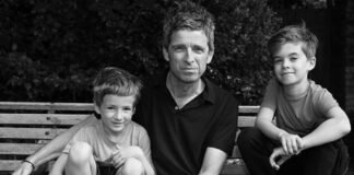 Noel Gallagher confesó que su hijo de 10 años le enseñó a tocar AC/DC