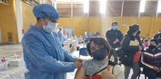 Vacunación COVID-19 a mayores de 18 años en Capital