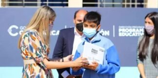 Educación entregó 104 nuevas netbooks para los alumnos de la Escuela Nº 47 Andrea Centurion