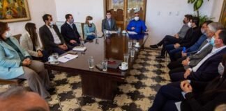 Raúl Jalil convocó a su gabinete para diagramar el plan de inversión 2022