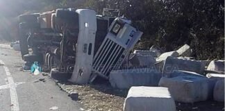 Impresionante vuelco de un camión en La Merced
