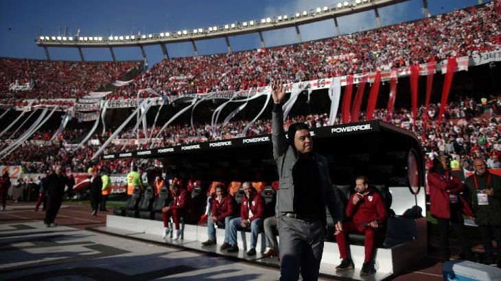 El Gobierno habilitó la vuelta del público a las canchas: habrá hinchas en el Superclásico