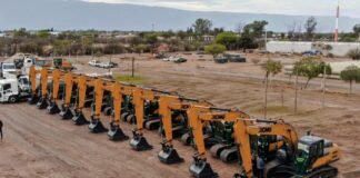 Nuevas excavadoras se suman al parque automotor de la provincia