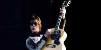 RICHARD ASHCROFT estrenó una nueva versión de BITTERSWEET SYMPHONY