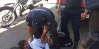 Le arrebató a una adolescente e intentó esconderse en el techo de una vivienda y fue detenido