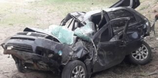 Volcó con su automóvil y debió ser rescatado por bomberos