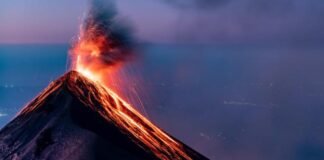 Así son los trajes de protección que usan los de la UME para caminar sobre las coladas de lava de La Palma