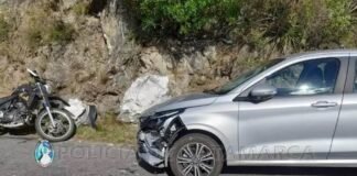 Choque frontal entre un auto y una moto en la Cuesta del Portezuelo